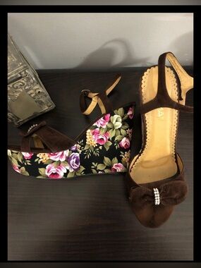 Anna Brown Suede Floral Wedge Sandals with Bow